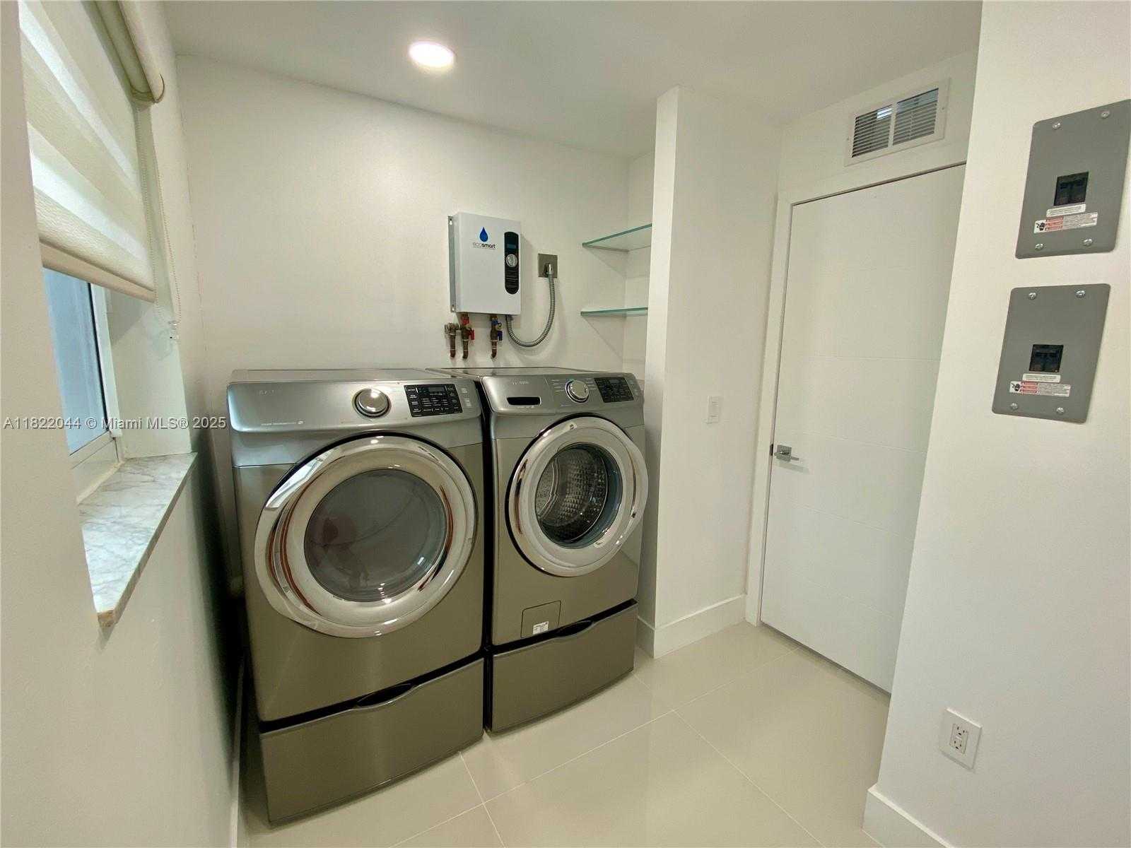 Small Image of 1321 GARFIELD ST, Hollywood Number 15