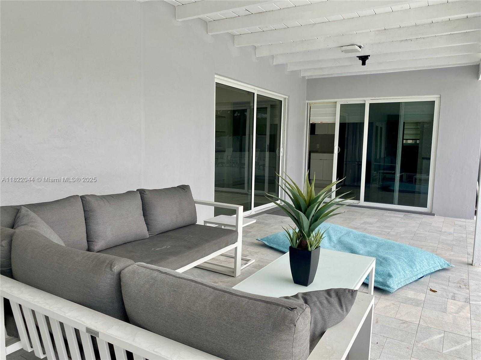 Small Image of 1321 GARFIELD ST, Hollywood Number 40