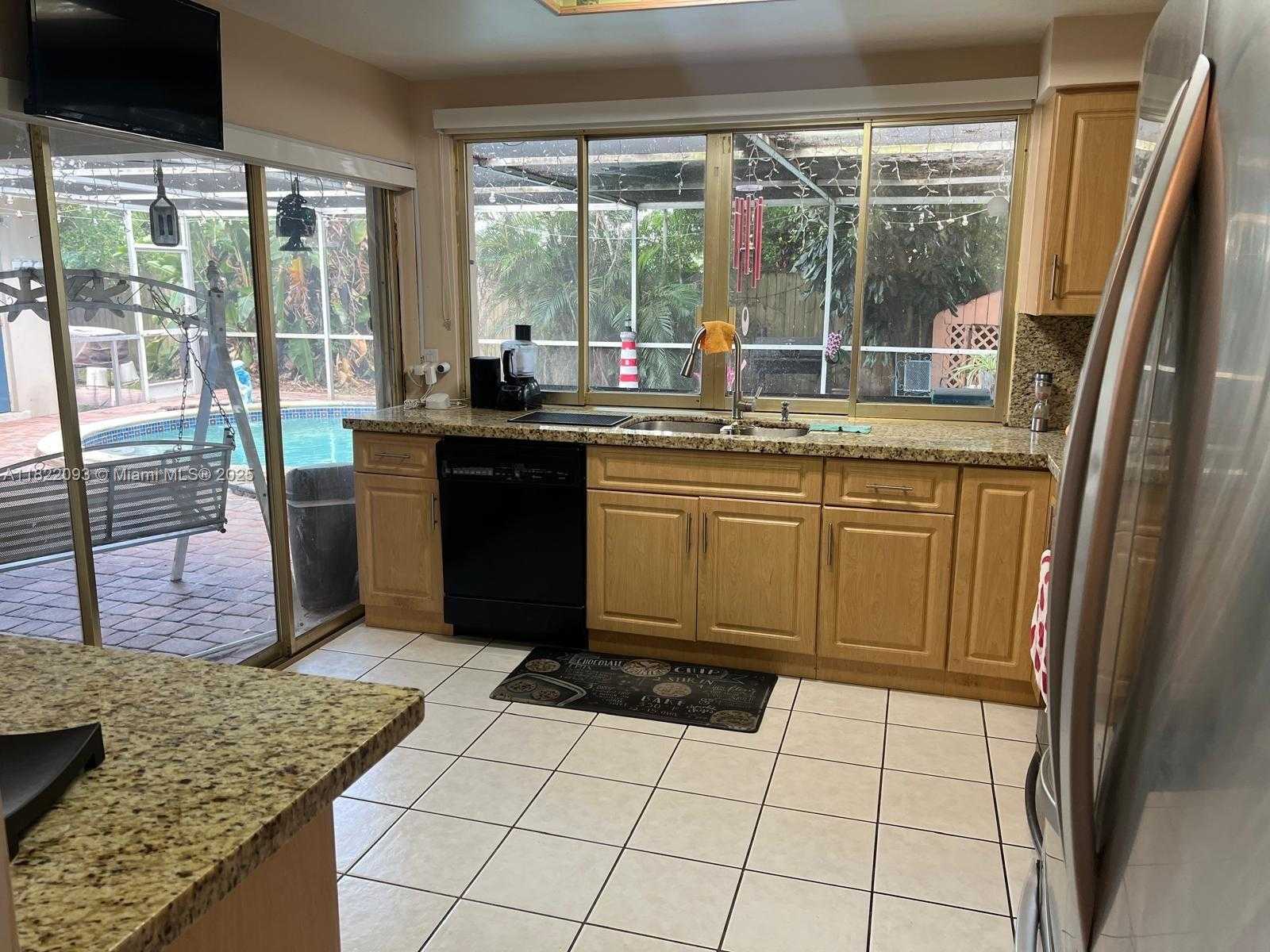 Small Image of 7110 SOUTH WEST 11TH ST, Pembroke Pines Number 10