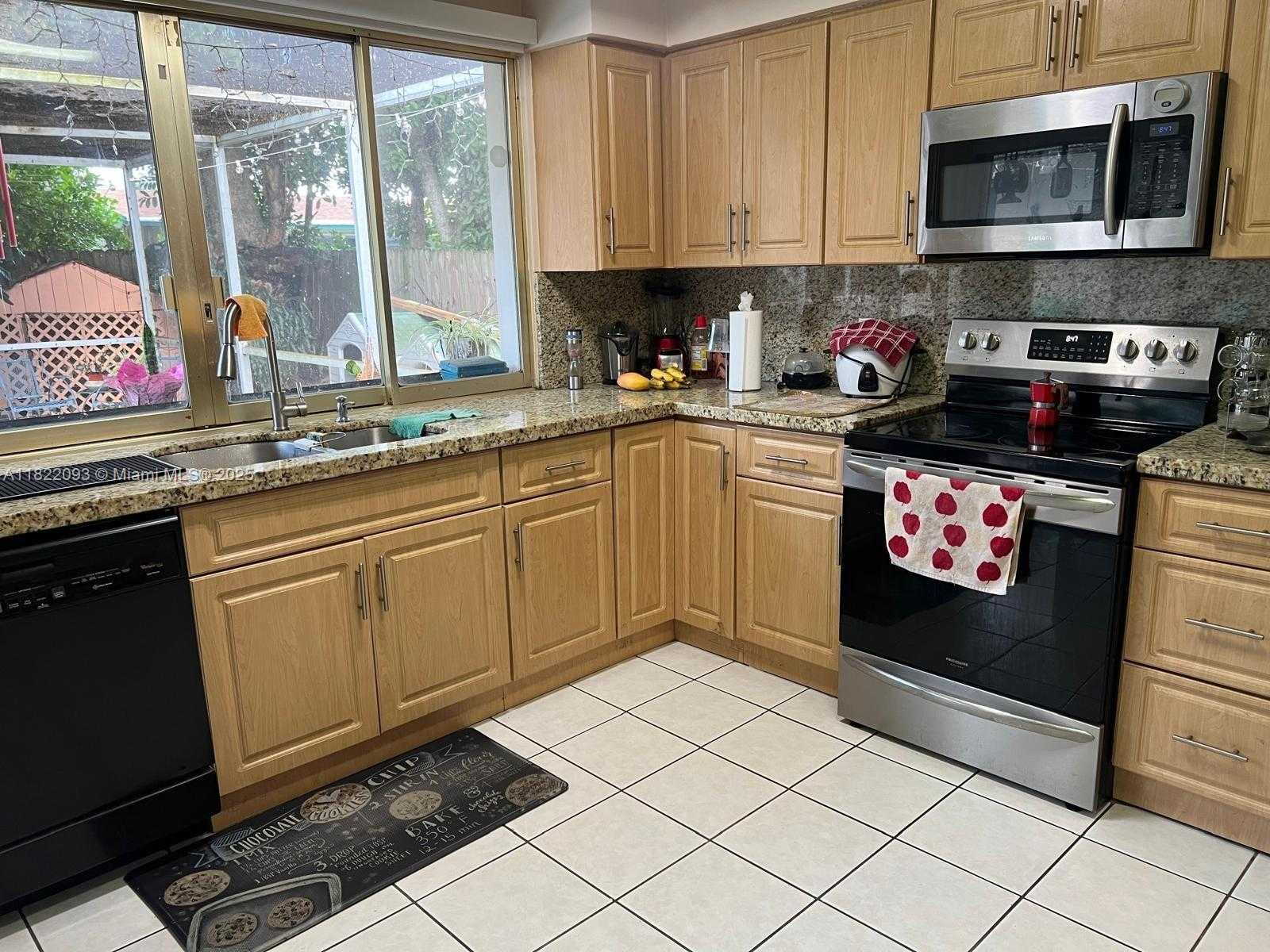 Small Image of 7110 SOUTH WEST 11TH ST, Pembroke Pines Number 13