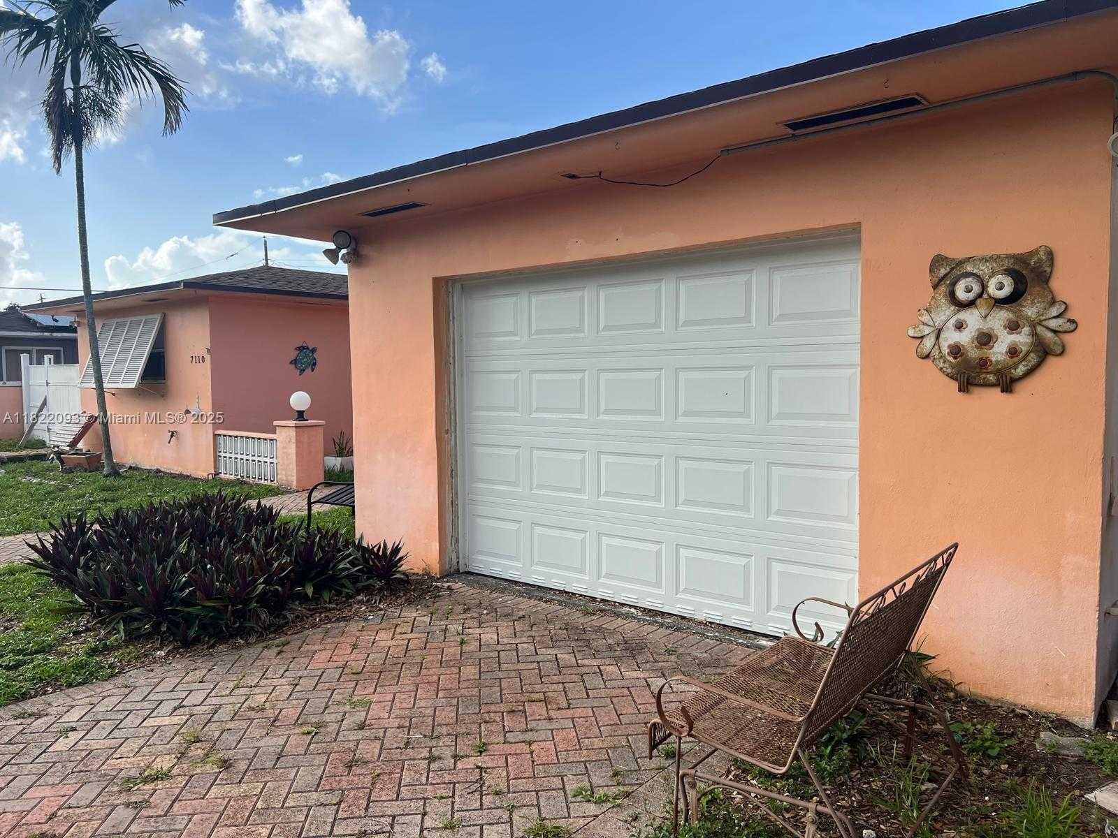 Small Image of 7110 SOUTH WEST 11TH ST, Pembroke Pines Number 2