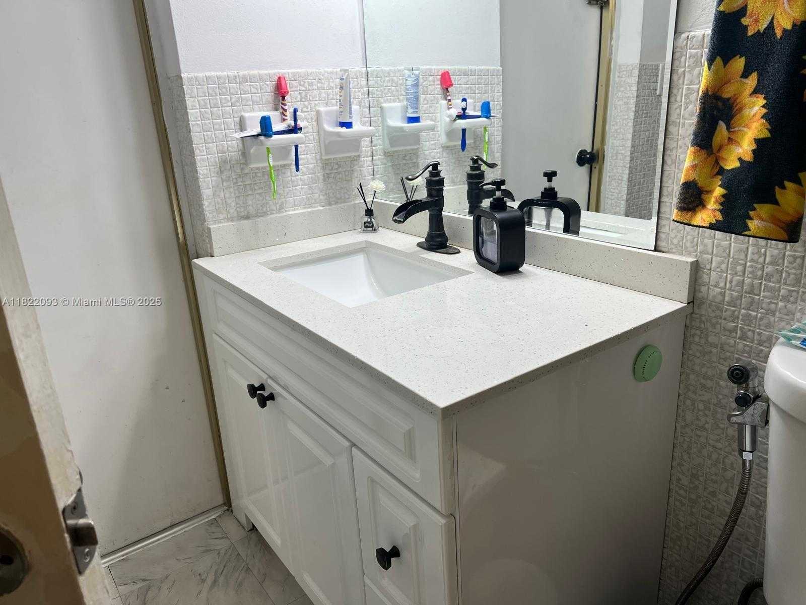 Small Image of 7110 SOUTH WEST 11TH ST, Pembroke Pines Number 22