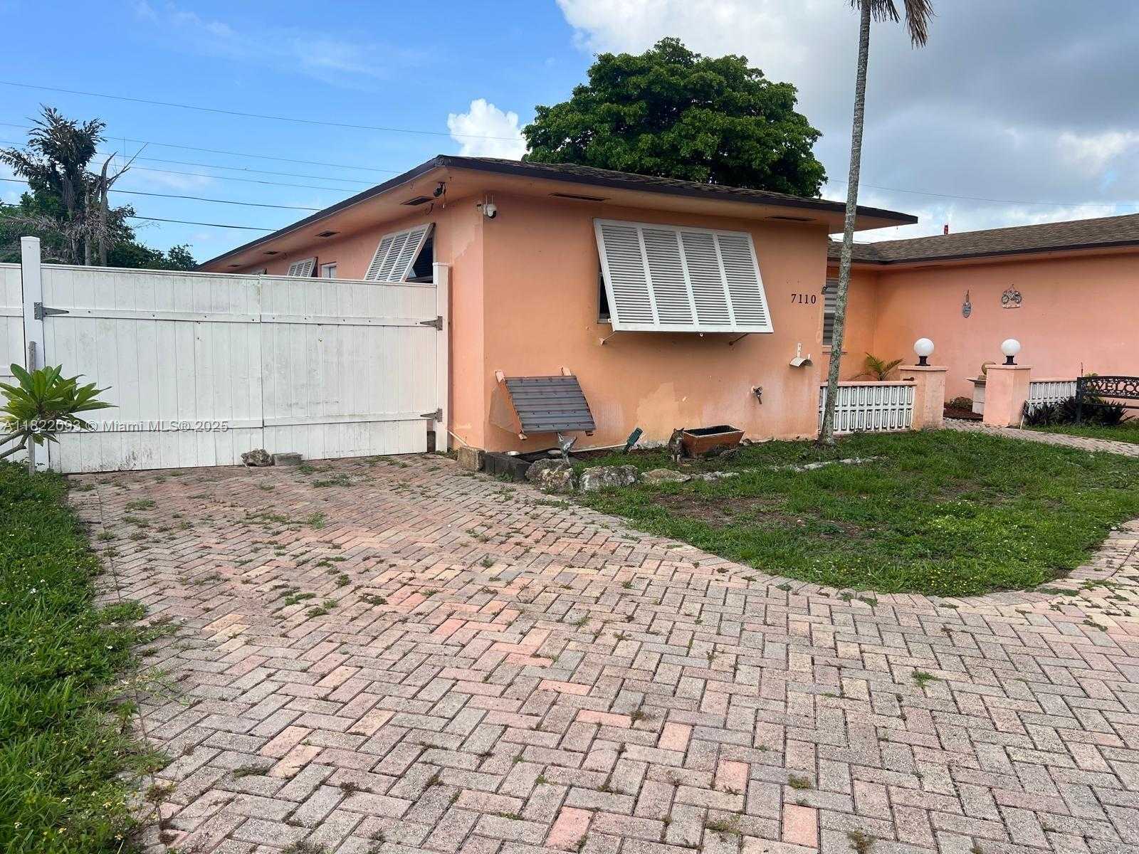 Small Image of 7110 SOUTH WEST 11TH ST, Pembroke Pines Number 3