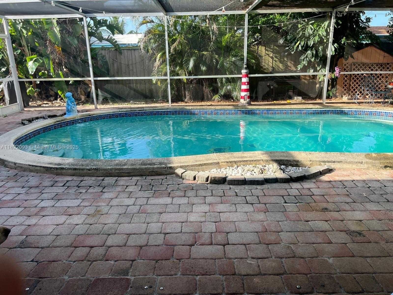 Small Image of 7110 SOUTH WEST 11TH ST, Pembroke Pines Number 33