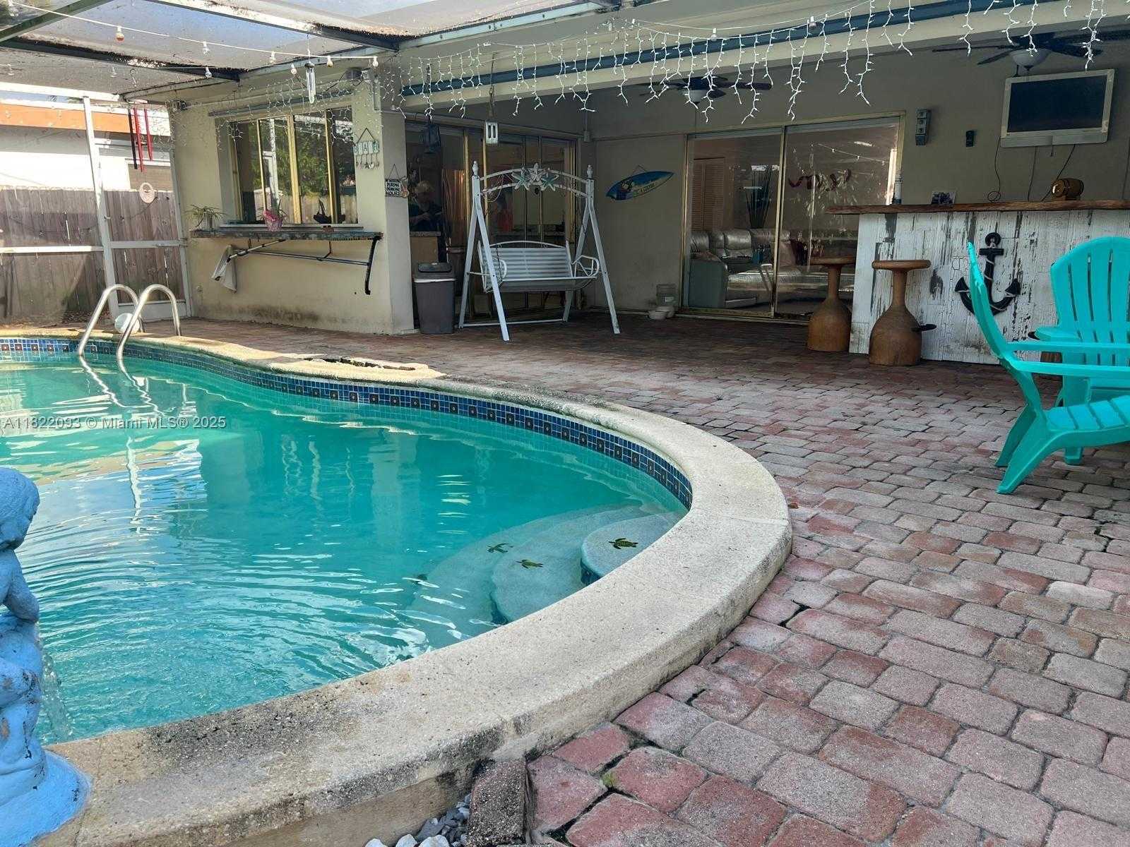 Small Image of 7110 SOUTH WEST 11TH ST, Pembroke Pines Number 35