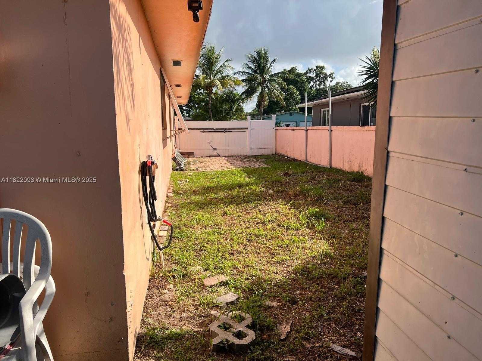 Small Image of 7110 SOUTH WEST 11TH ST, Pembroke Pines Number 37