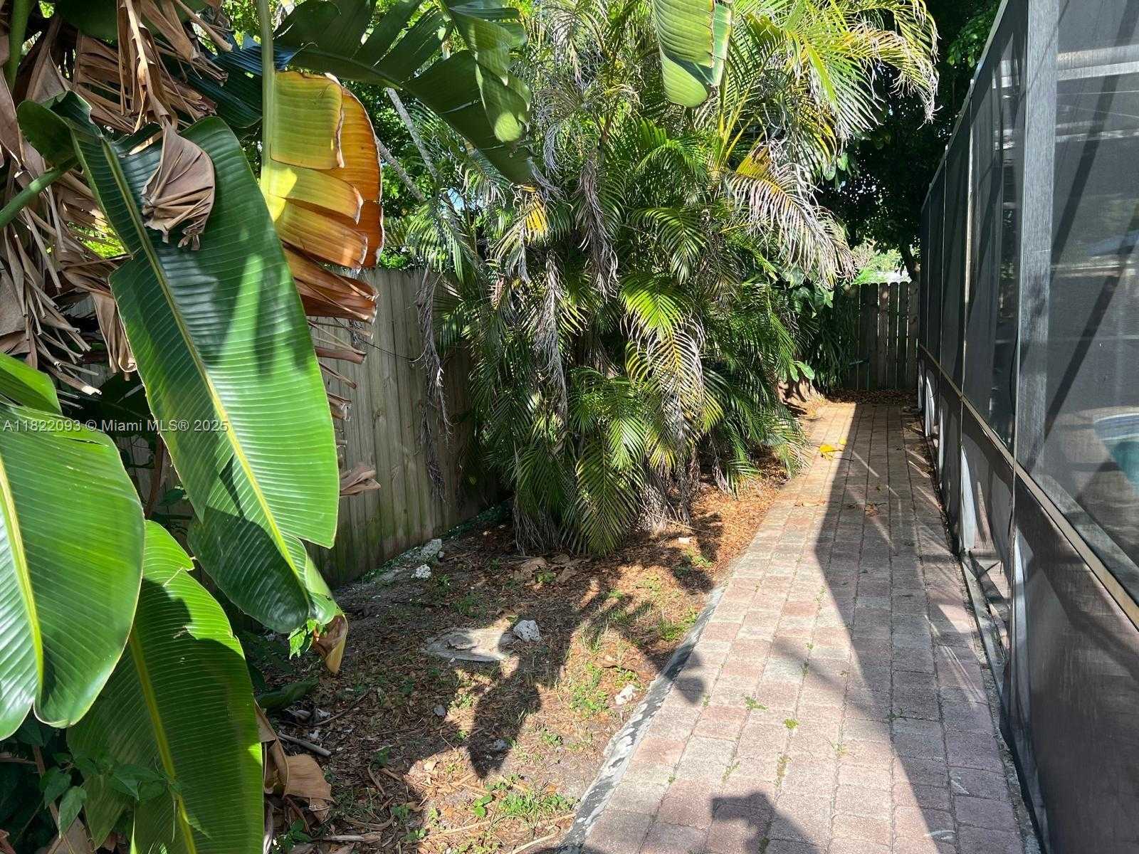Small Image of 7110 SOUTH WEST 11TH ST, Pembroke Pines Number 38