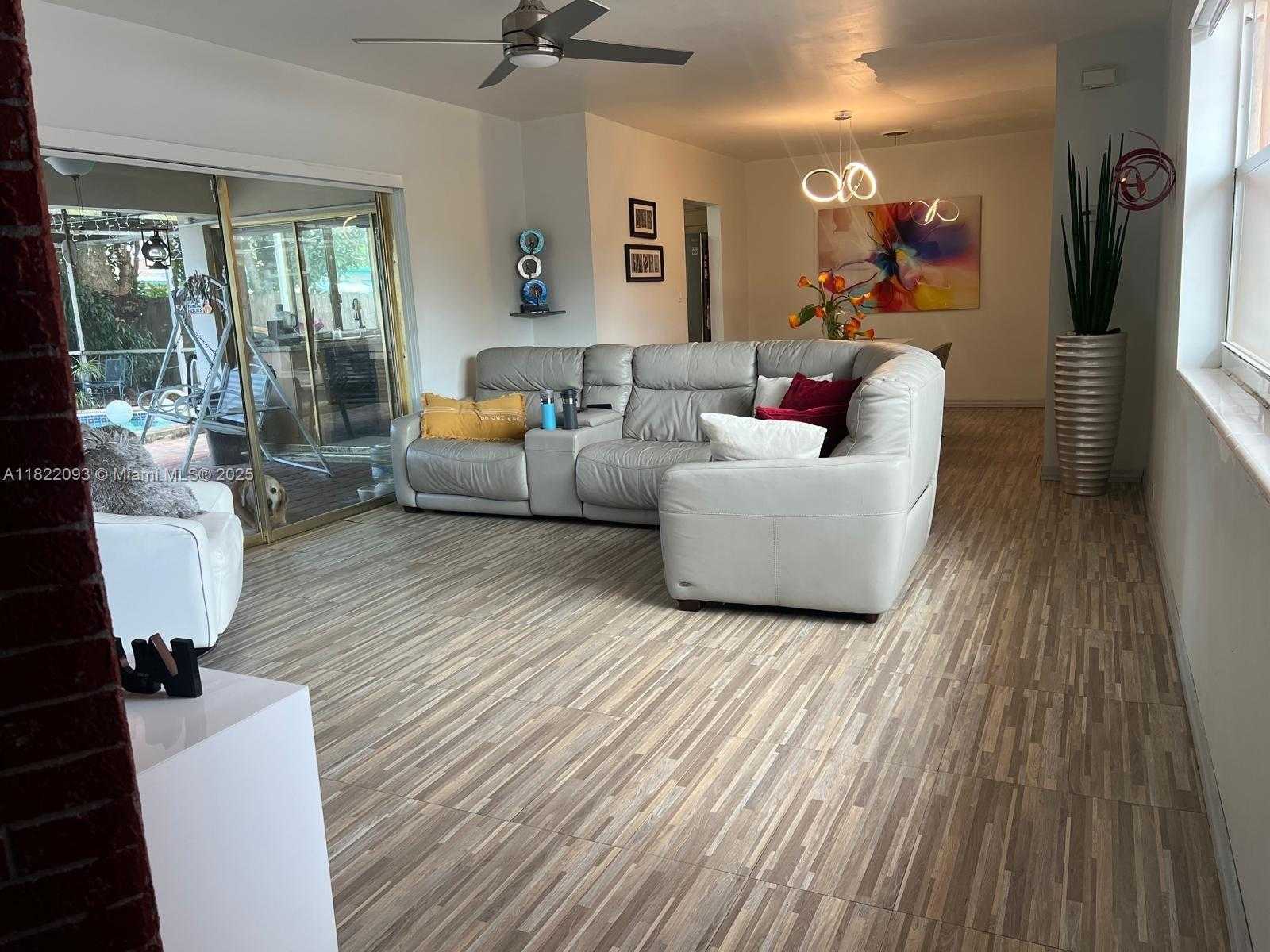 Small Image of 7110 SOUTH WEST 11TH ST, Pembroke Pines Number 5