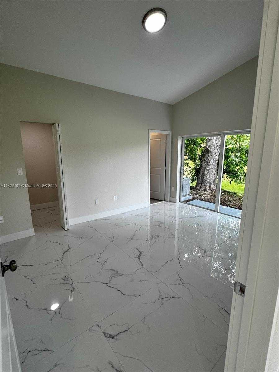 Small Image of 10000 OLIVE ST, Miramar Number 13