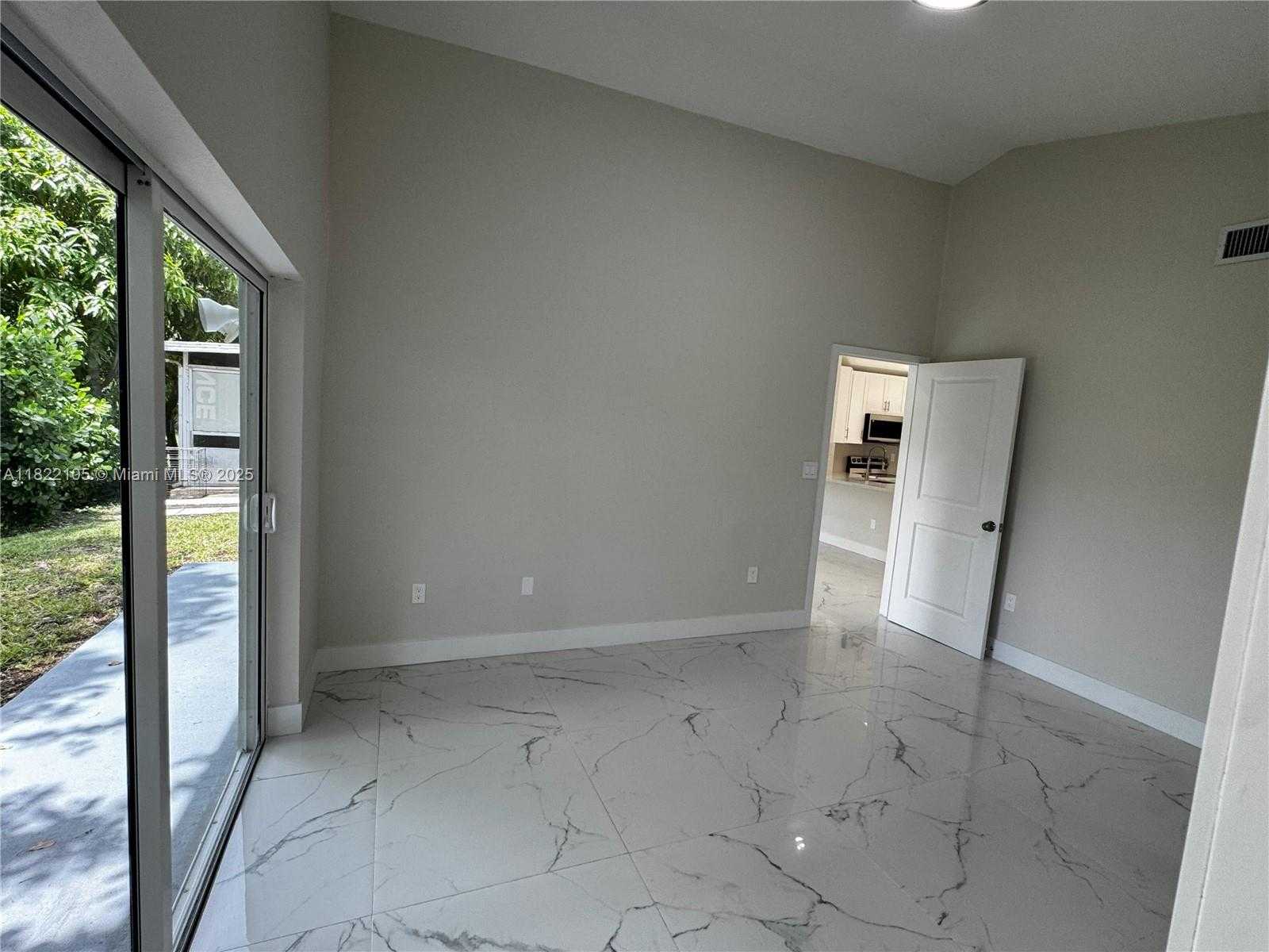 Small Image of 10000 OLIVE ST, Miramar Number 14