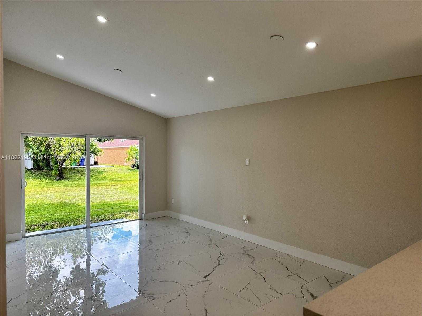 Small Image of 10000 OLIVE ST, Miramar Number 7