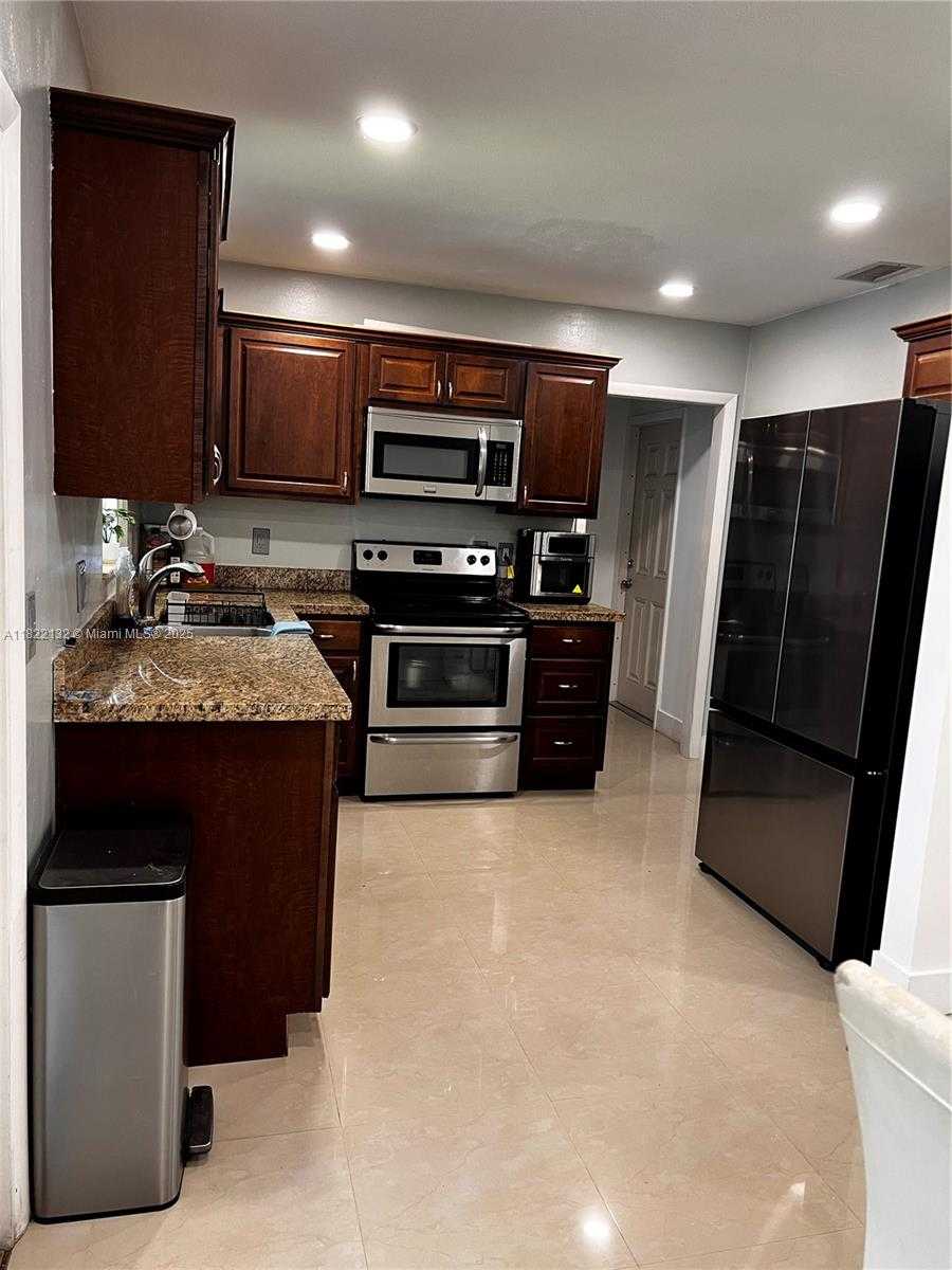 Small Image of 7151 PERSHING ST, Hollywood Number 10