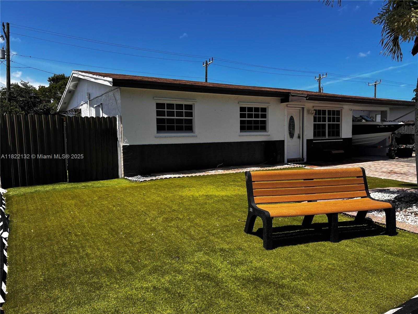 Small Image of 7151 PERSHING ST, Hollywood Number 2