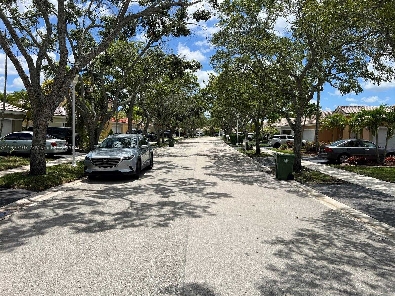 Small Image of 1605 SALERNO CIR, Weston Number 31