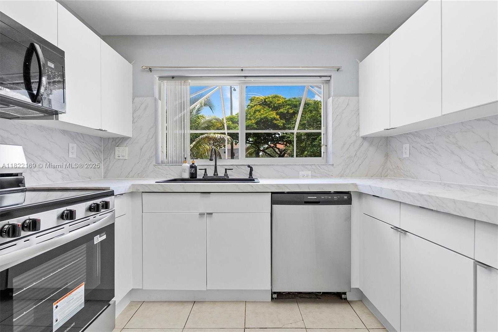 Small Image of 19257 NORTH WEST 14TH ST, Pembroke Pines Number 18