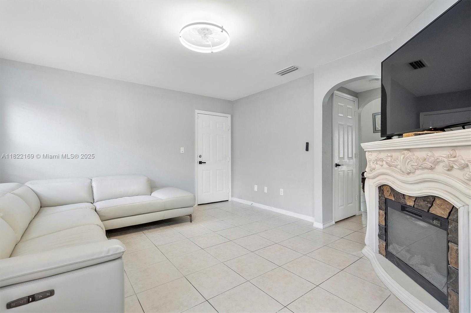Small Image of 19257 NORTH WEST 14TH ST, Pembroke Pines Number 23