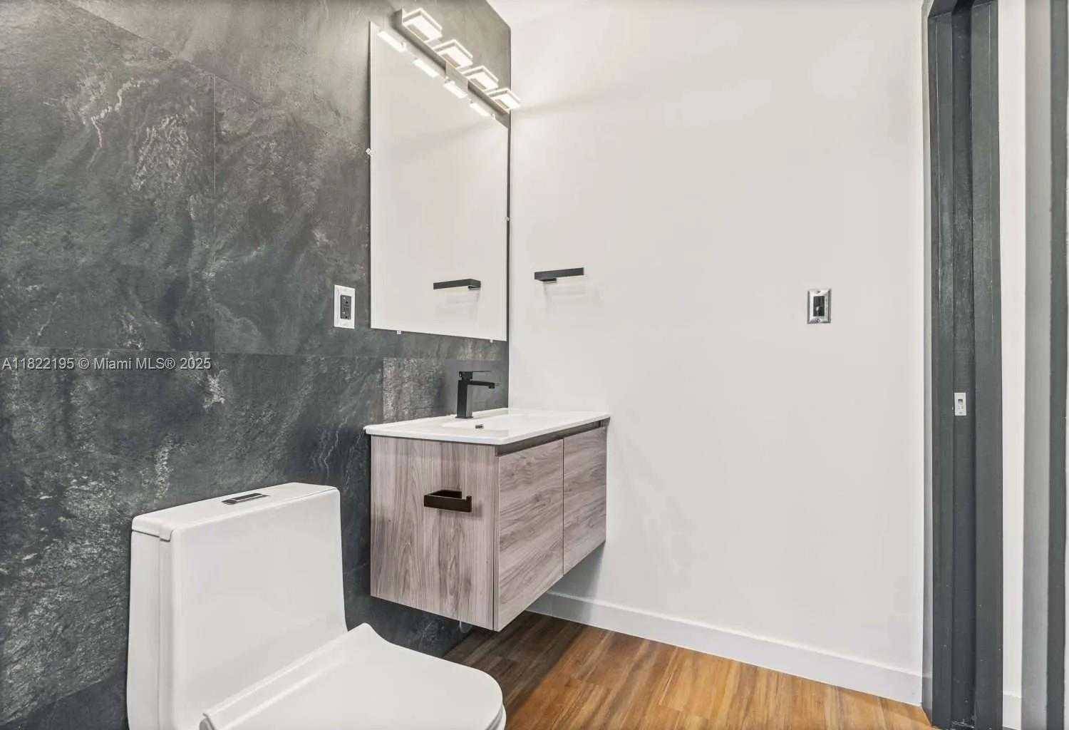 Small Image of 1121 NORTH WEST 57TH ST, Miami Number 29