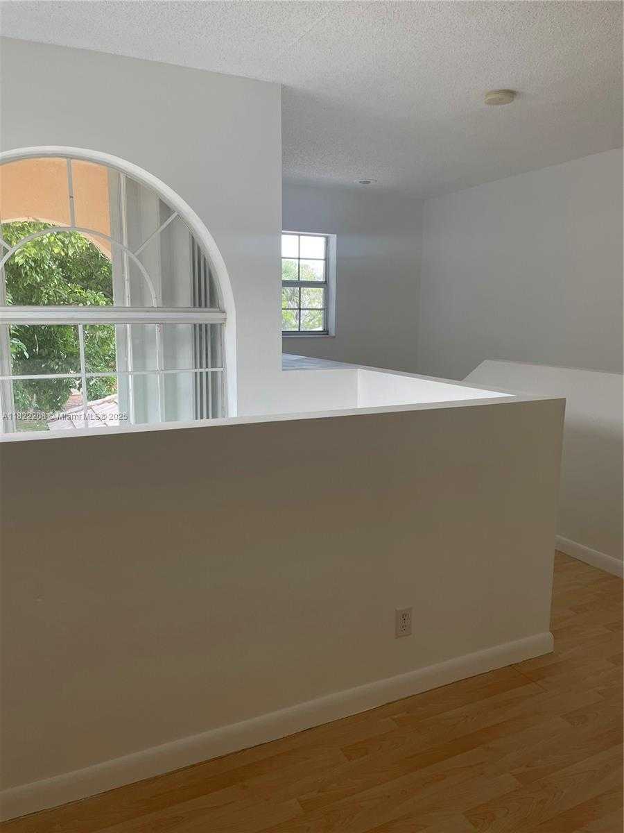 Small Image of Coral Springs Number 8