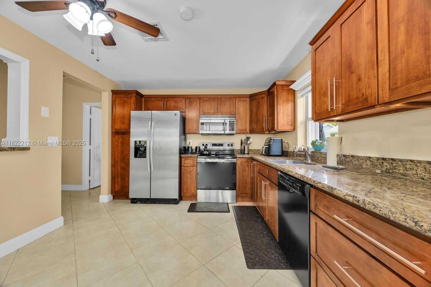 Small Image of 470 SOUTH EAST 21ST LN, Homestead Number 11