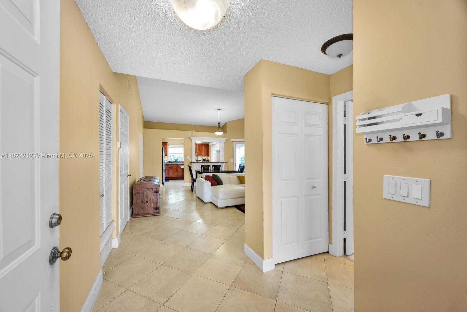 Small Image of 470 SOUTH EAST 21ST LN, Homestead Number 4