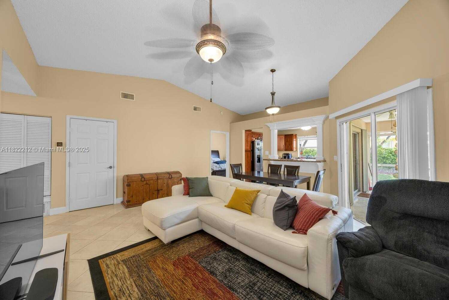 Small Image of 470 SOUTH EAST 21ST LN, Homestead Number 7