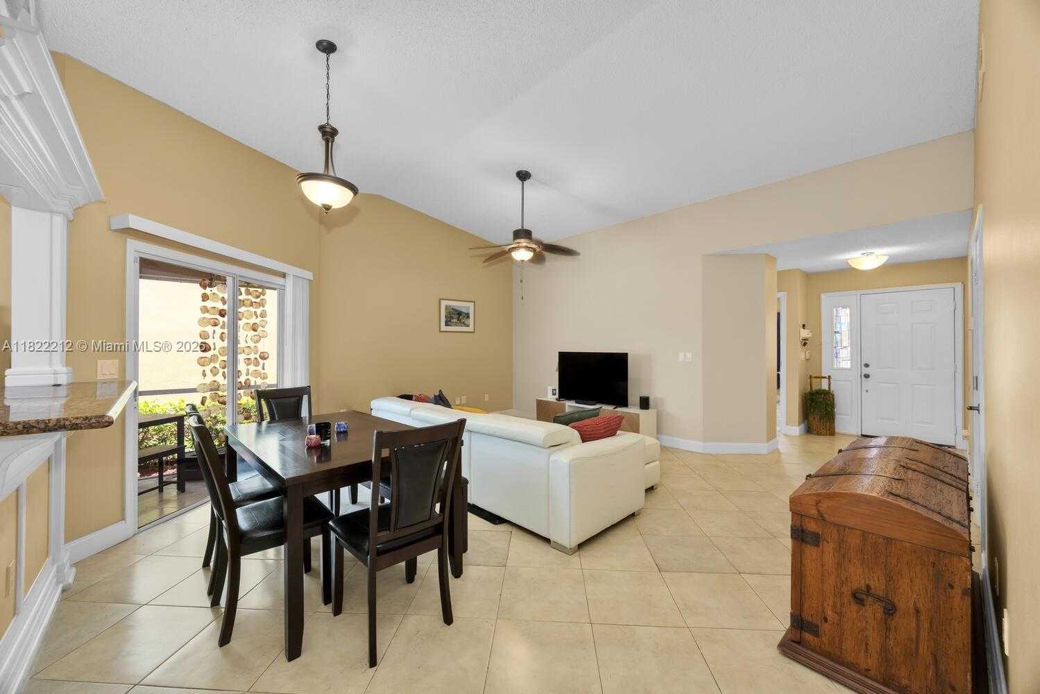 Small Image of 470 SOUTH EAST 21ST LN, Homestead Number 8