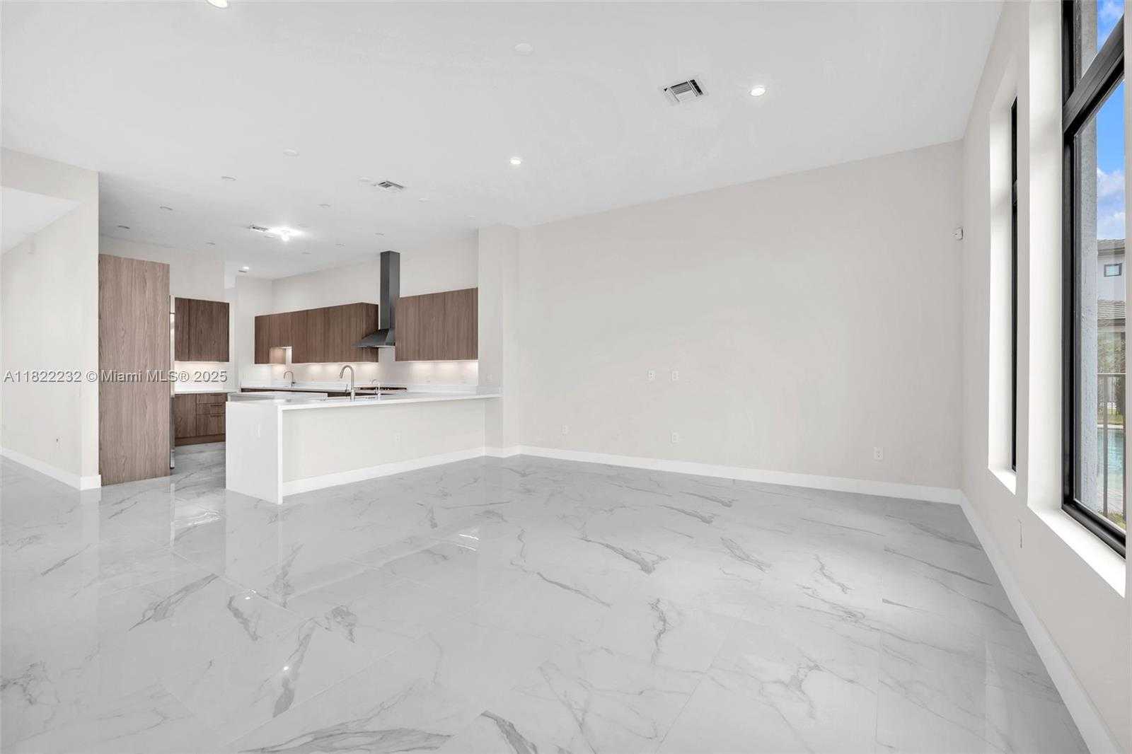 Small Image of 3511 ASHWOOD CIR S, Hollywood Number 13