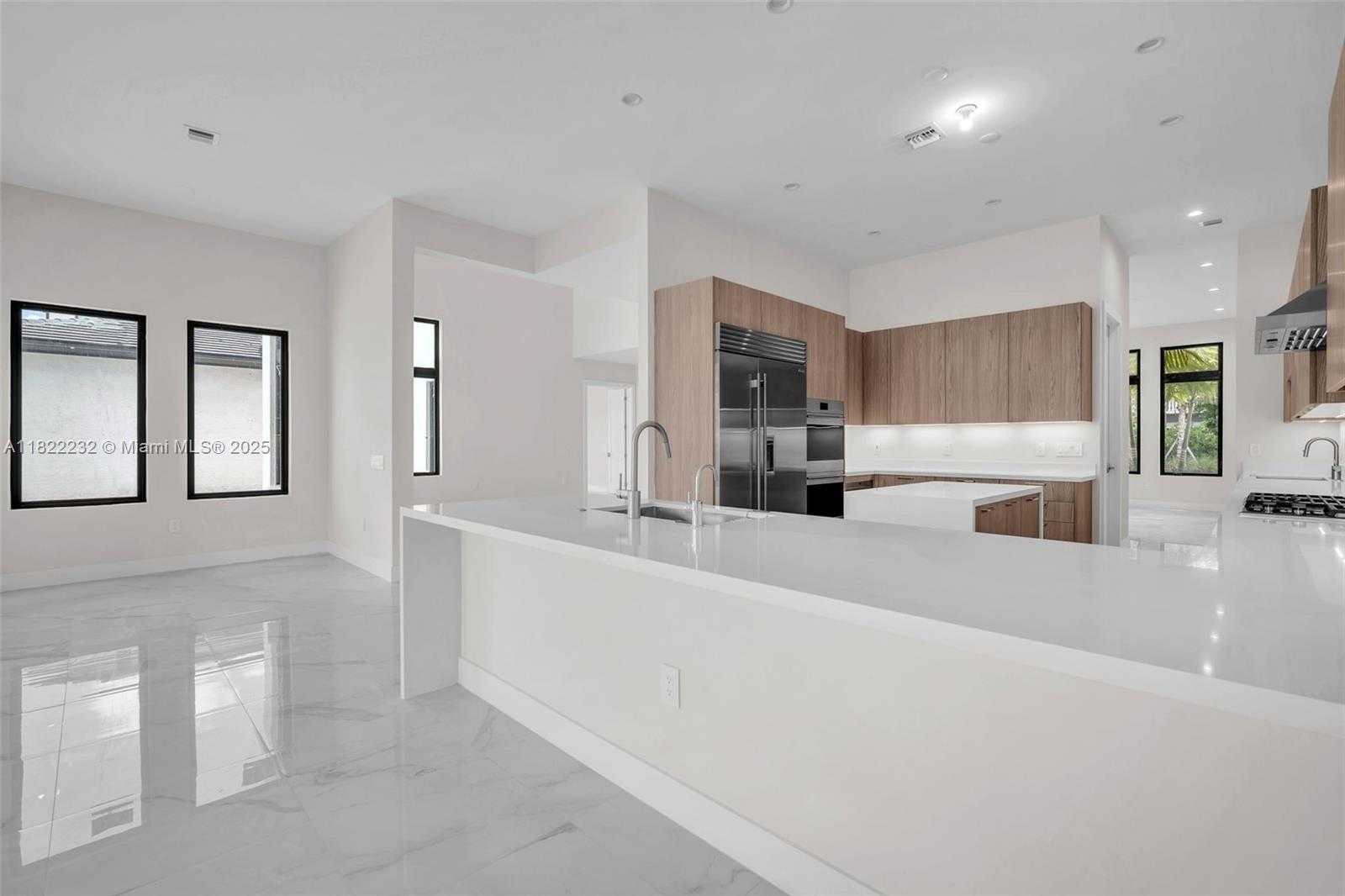 Small Image of 3511 ASHWOOD CIR S, Hollywood Number 17