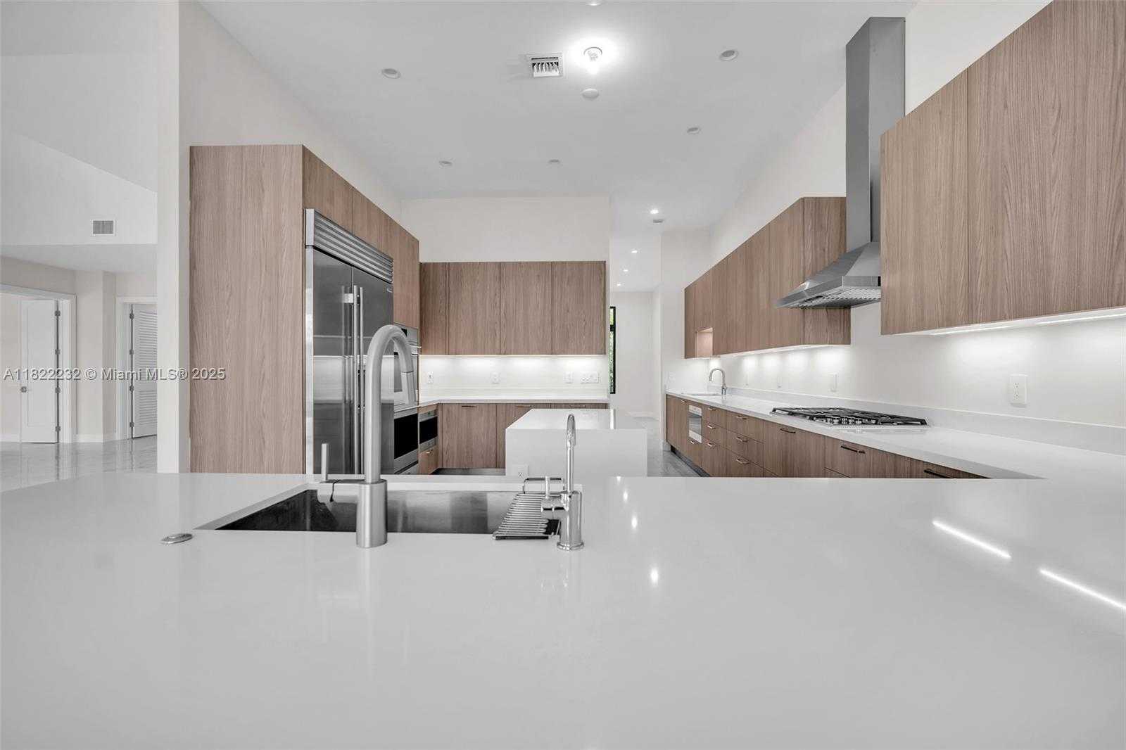 Small Image of 3511 ASHWOOD CIR S, Hollywood Number 18