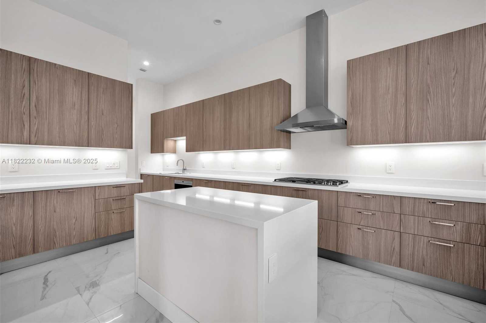 Small Image of 3511 ASHWOOD CIR S, Hollywood Number 22