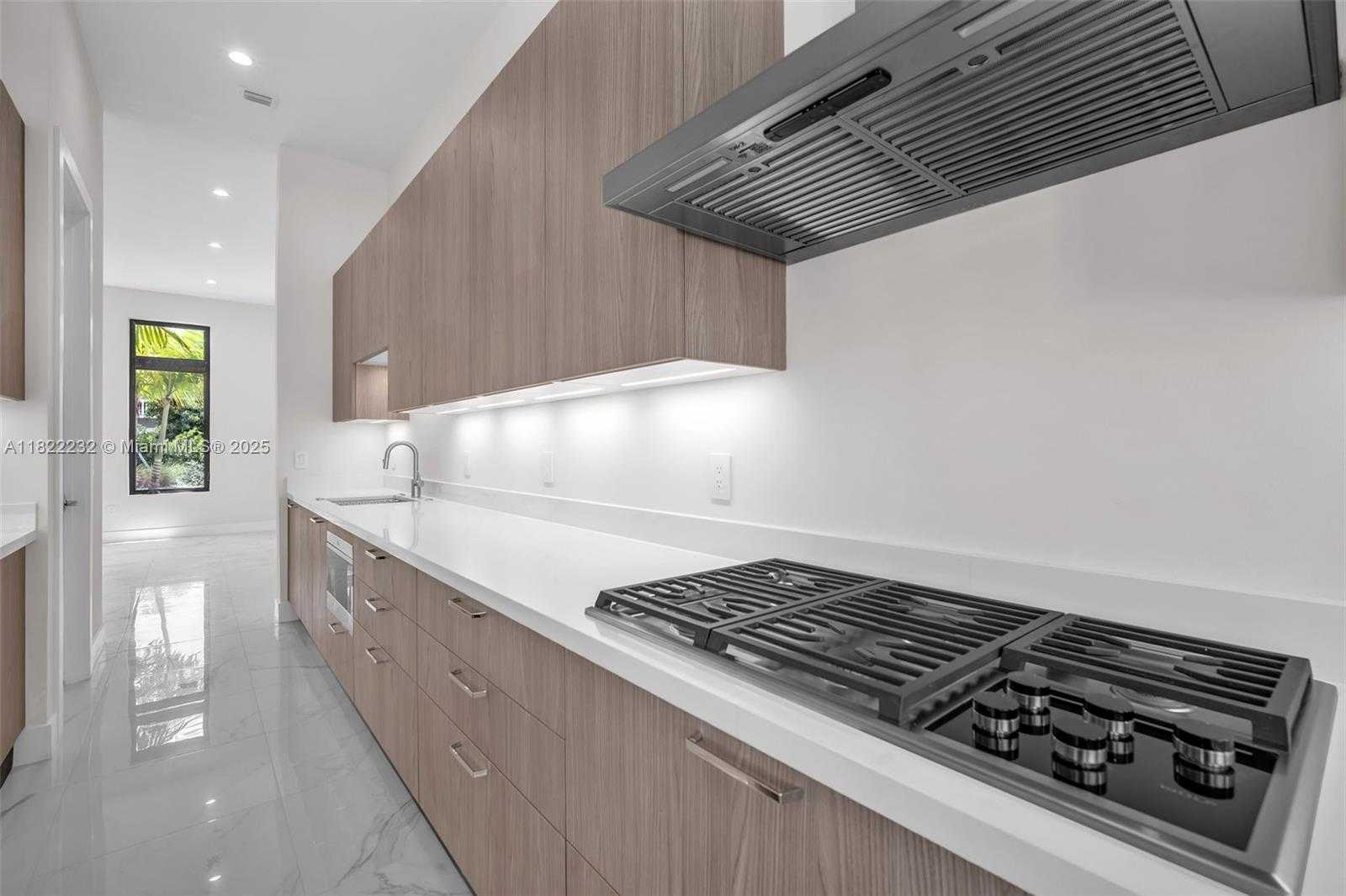 Small Image of 3511 ASHWOOD CIR S, Hollywood Number 23