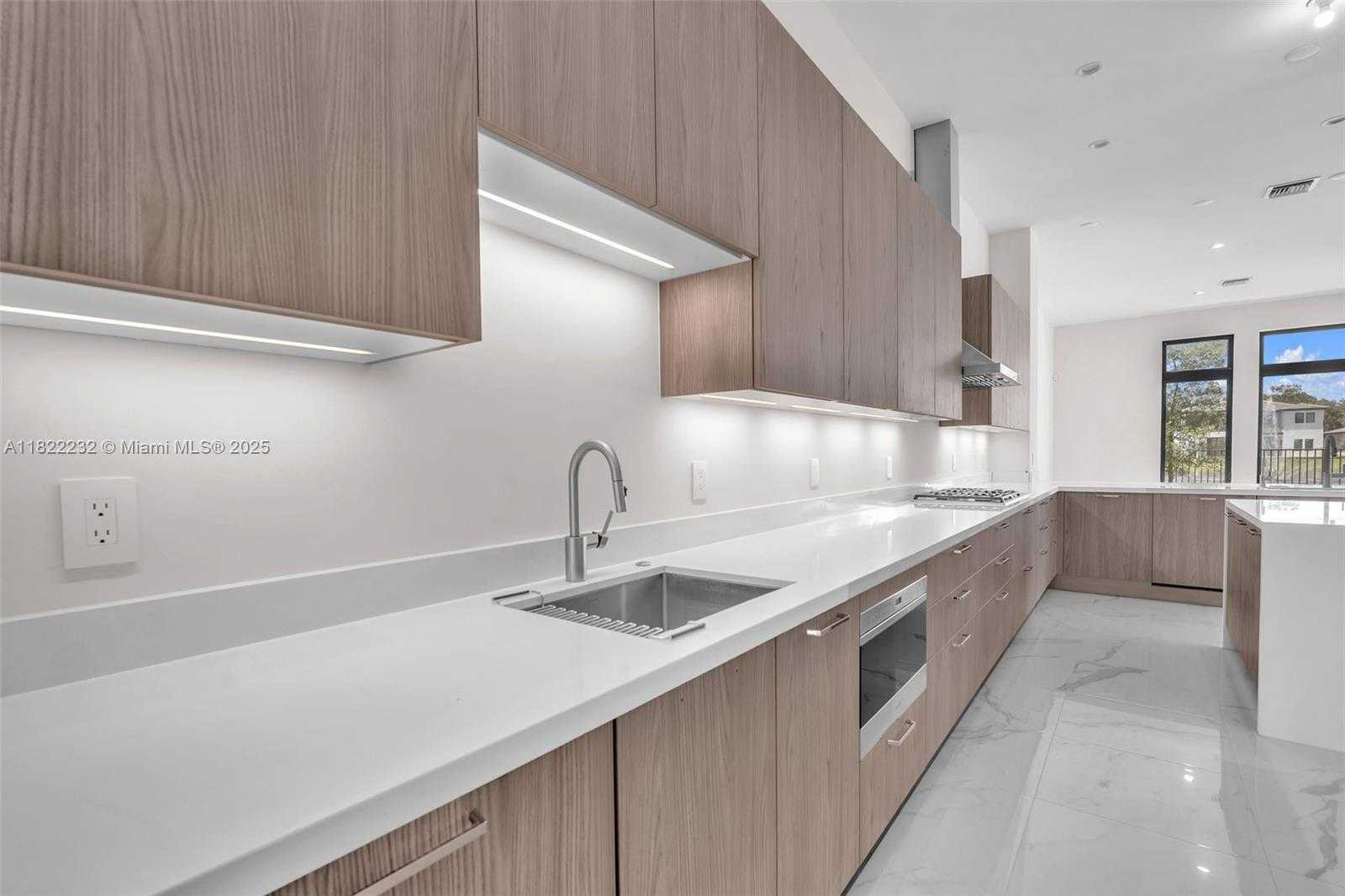 Small Image of 3511 ASHWOOD CIR S, Hollywood Number 24