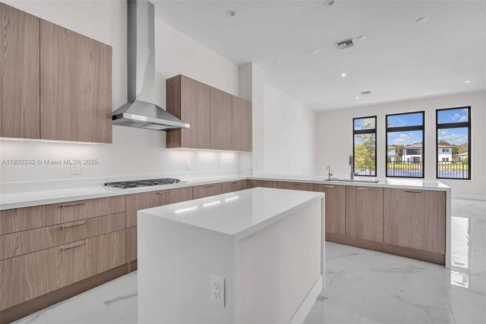 Small Image of 3511 ASHWOOD CIR S, Hollywood Number 25