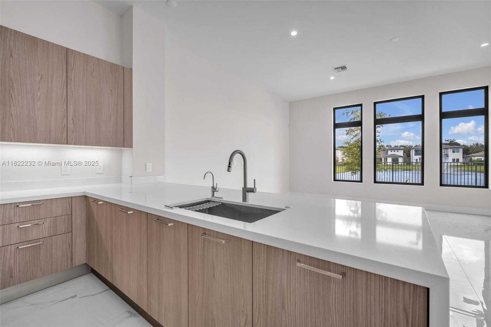 Small Image of 3511 ASHWOOD CIR S, Hollywood Number 26