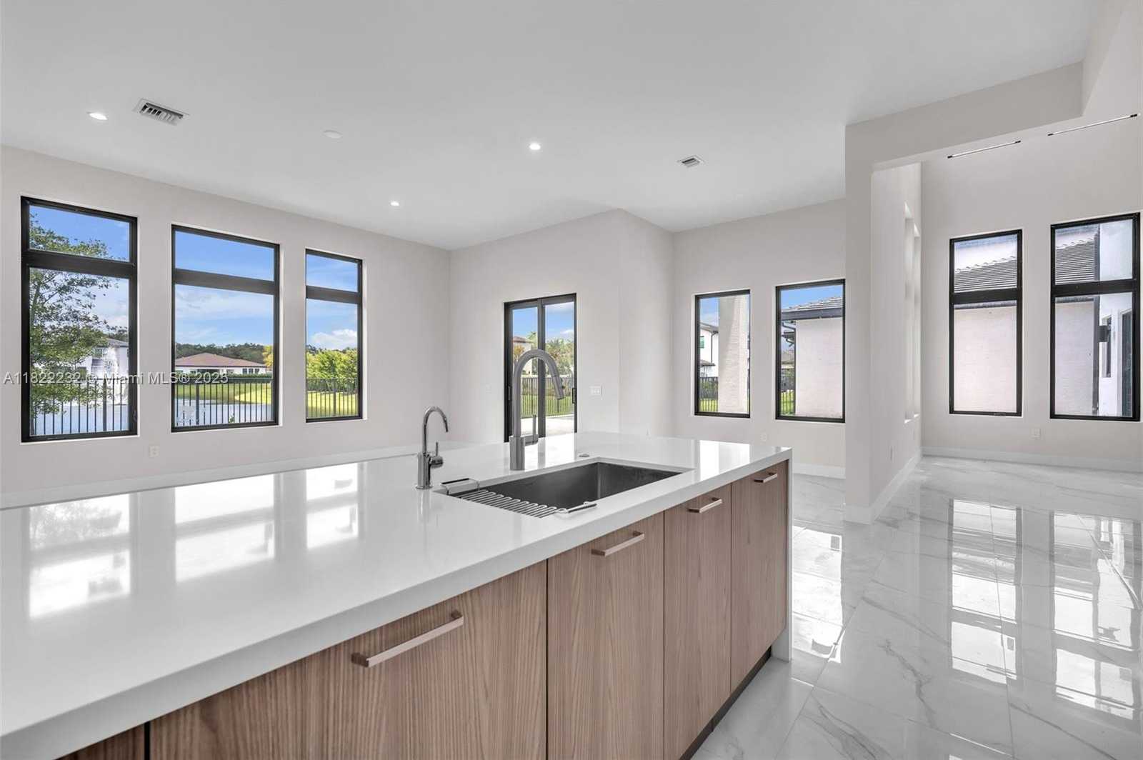 Small Image of 3511 ASHWOOD CIR S, Hollywood Number 27