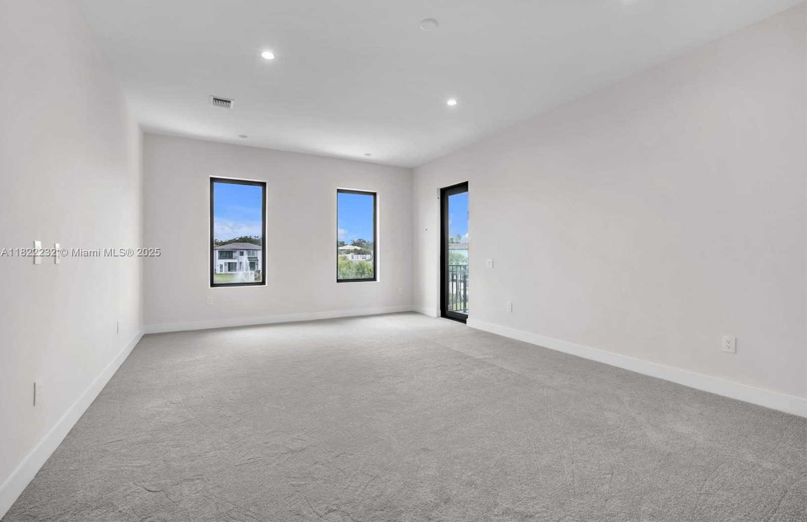 Small Image of 3511 ASHWOOD CIR S, Hollywood Number 29