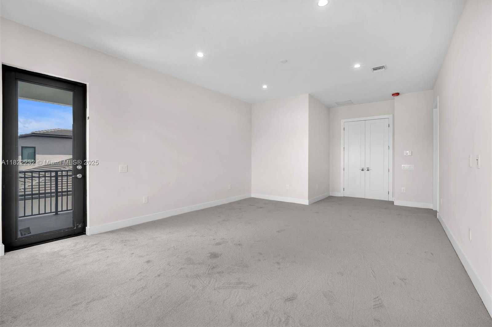 Small Image of 3511 ASHWOOD CIR S, Hollywood Number 31