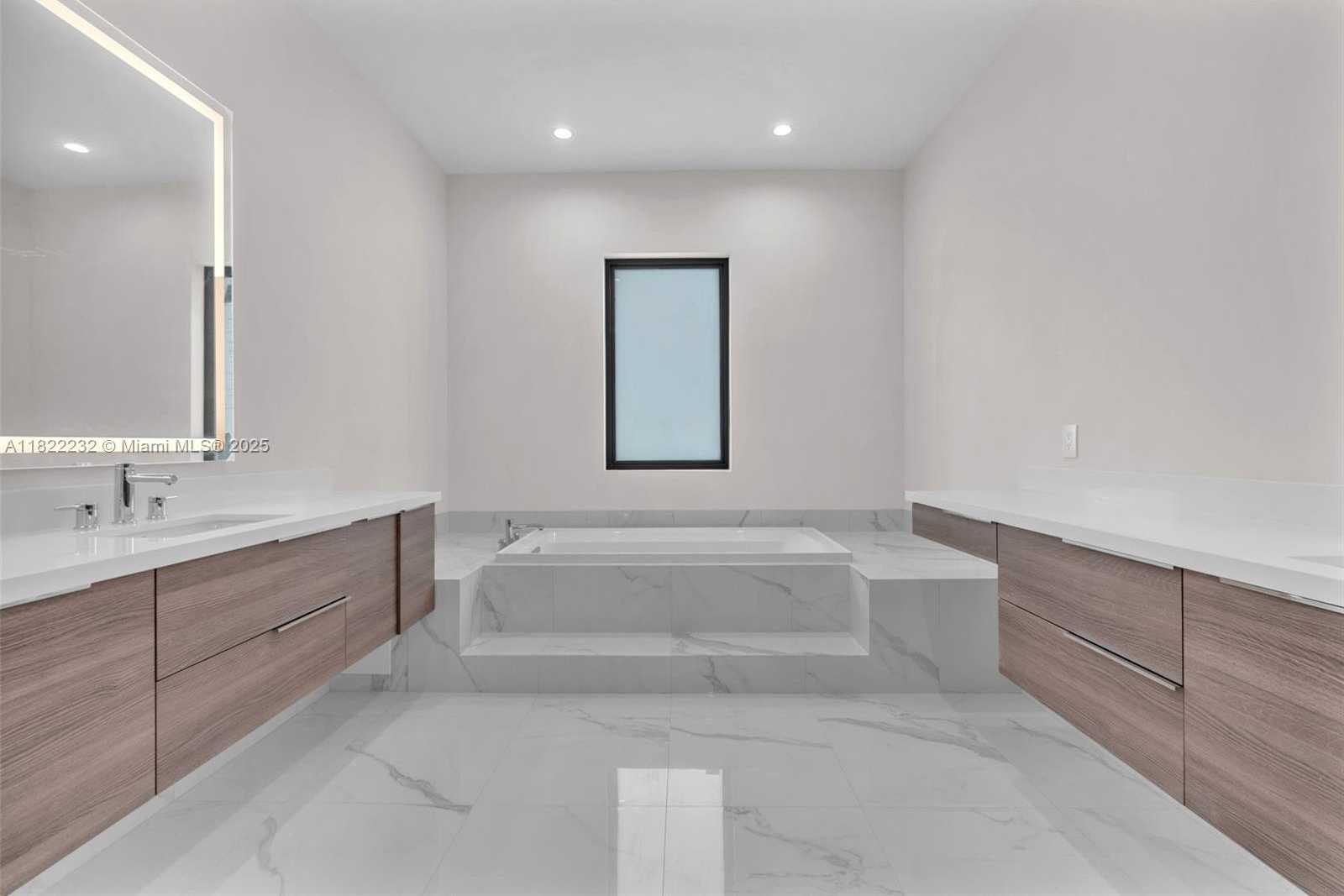 Small Image of 3511 ASHWOOD CIR S, Hollywood Number 32