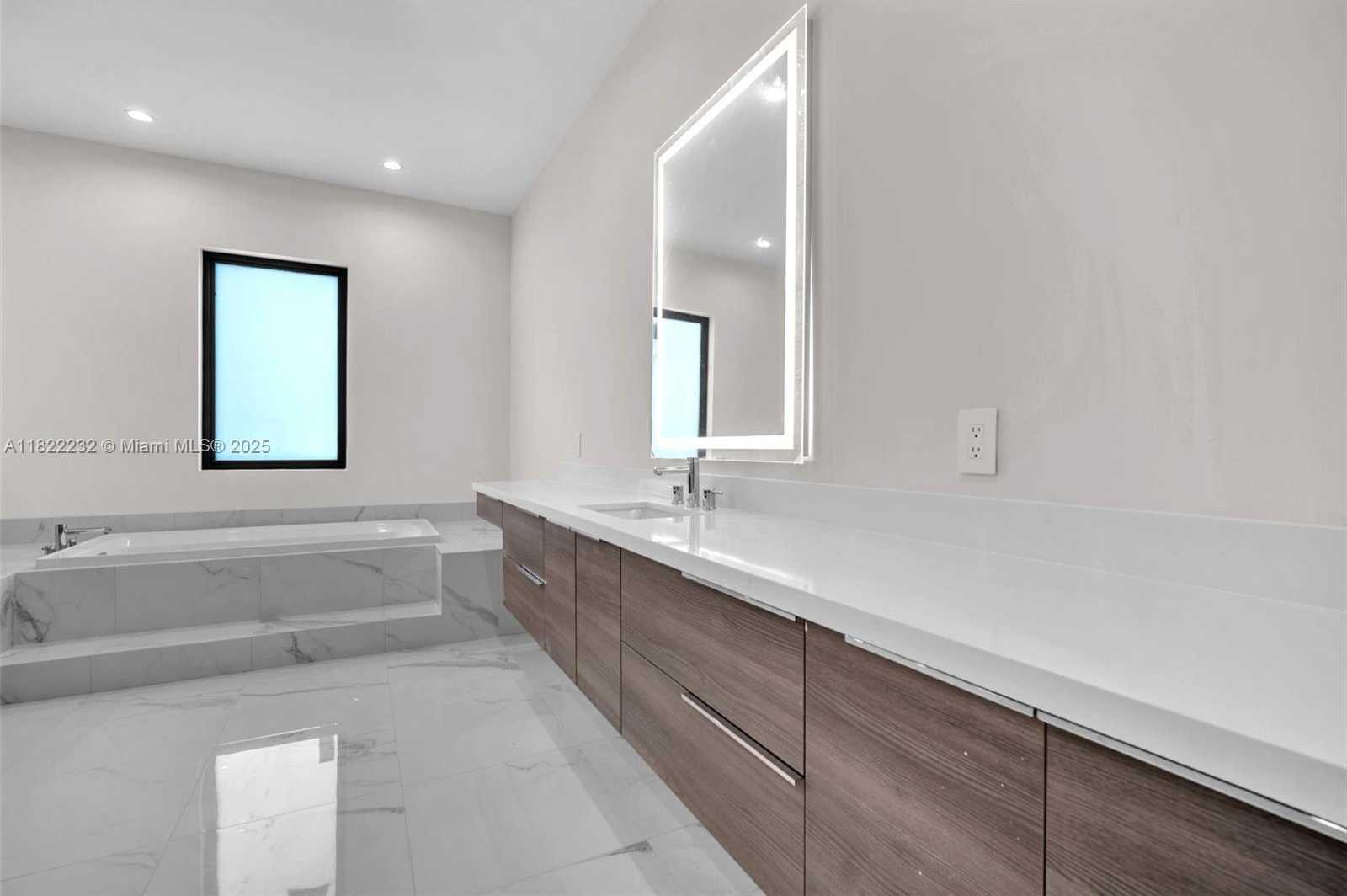 Small Image of 3511 ASHWOOD CIR S, Hollywood Number 33