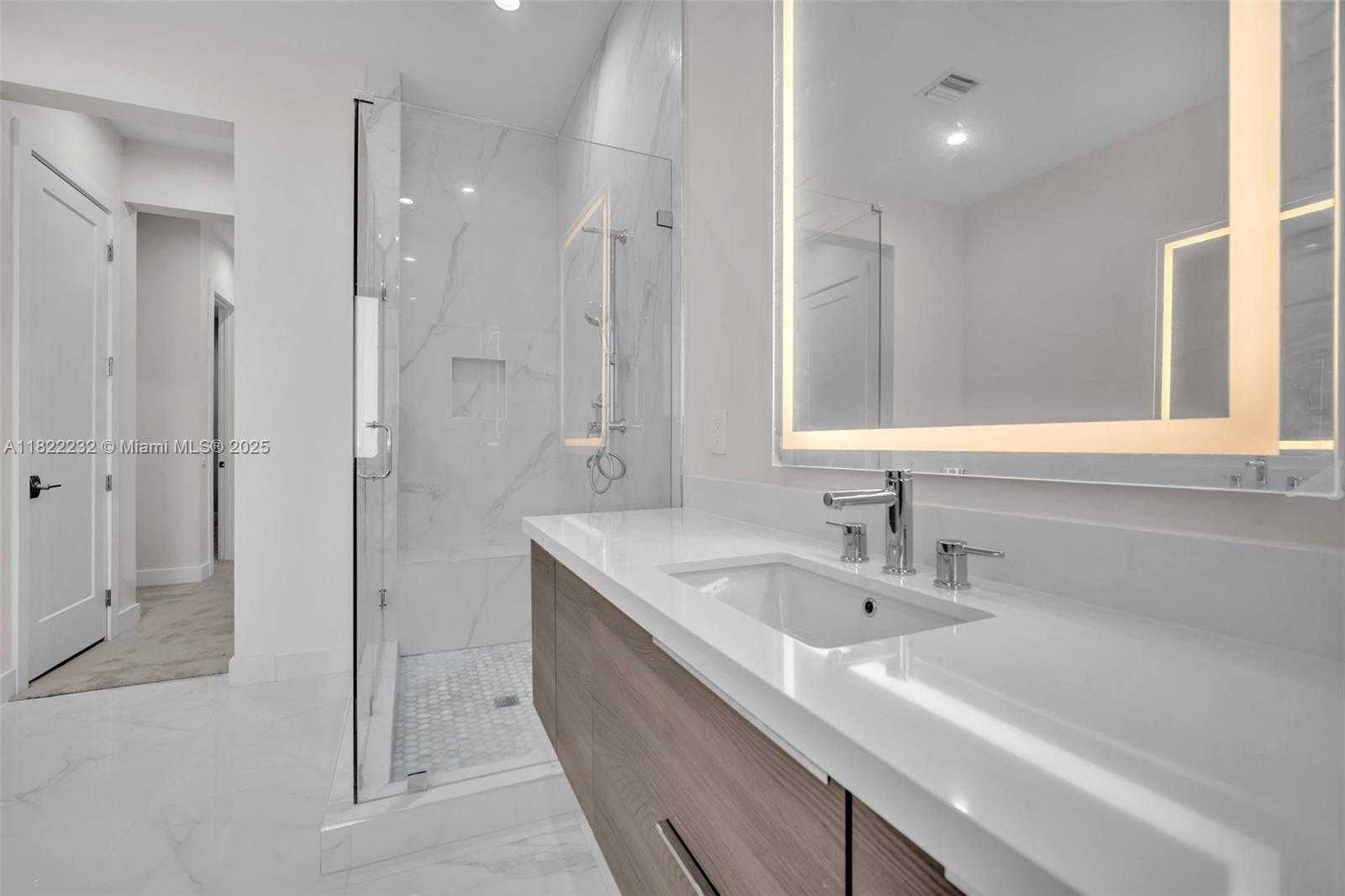 Small Image of 3511 ASHWOOD CIR S, Hollywood Number 37