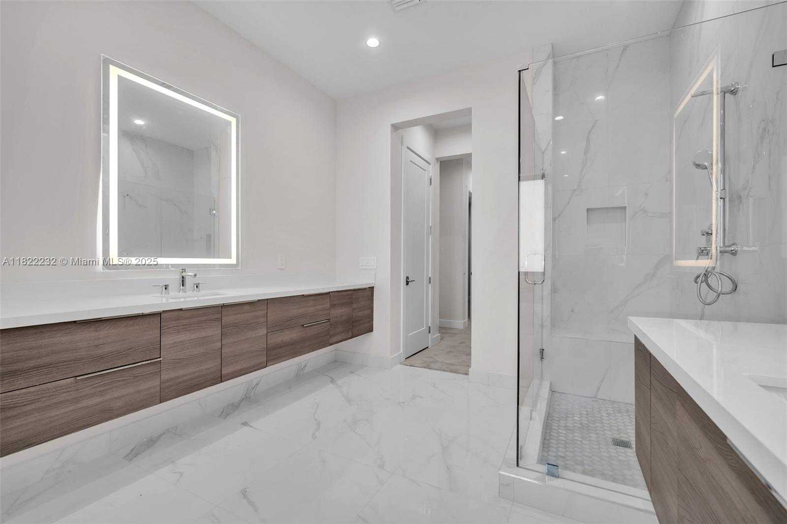 Small Image of 3511 ASHWOOD CIR S, Hollywood Number 38