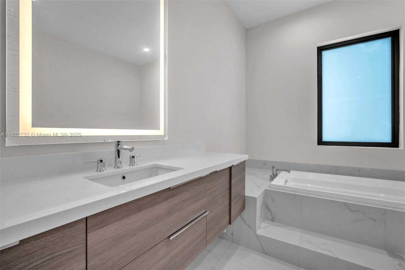 Small Image of 3511 ASHWOOD CIR S, Hollywood Number 39