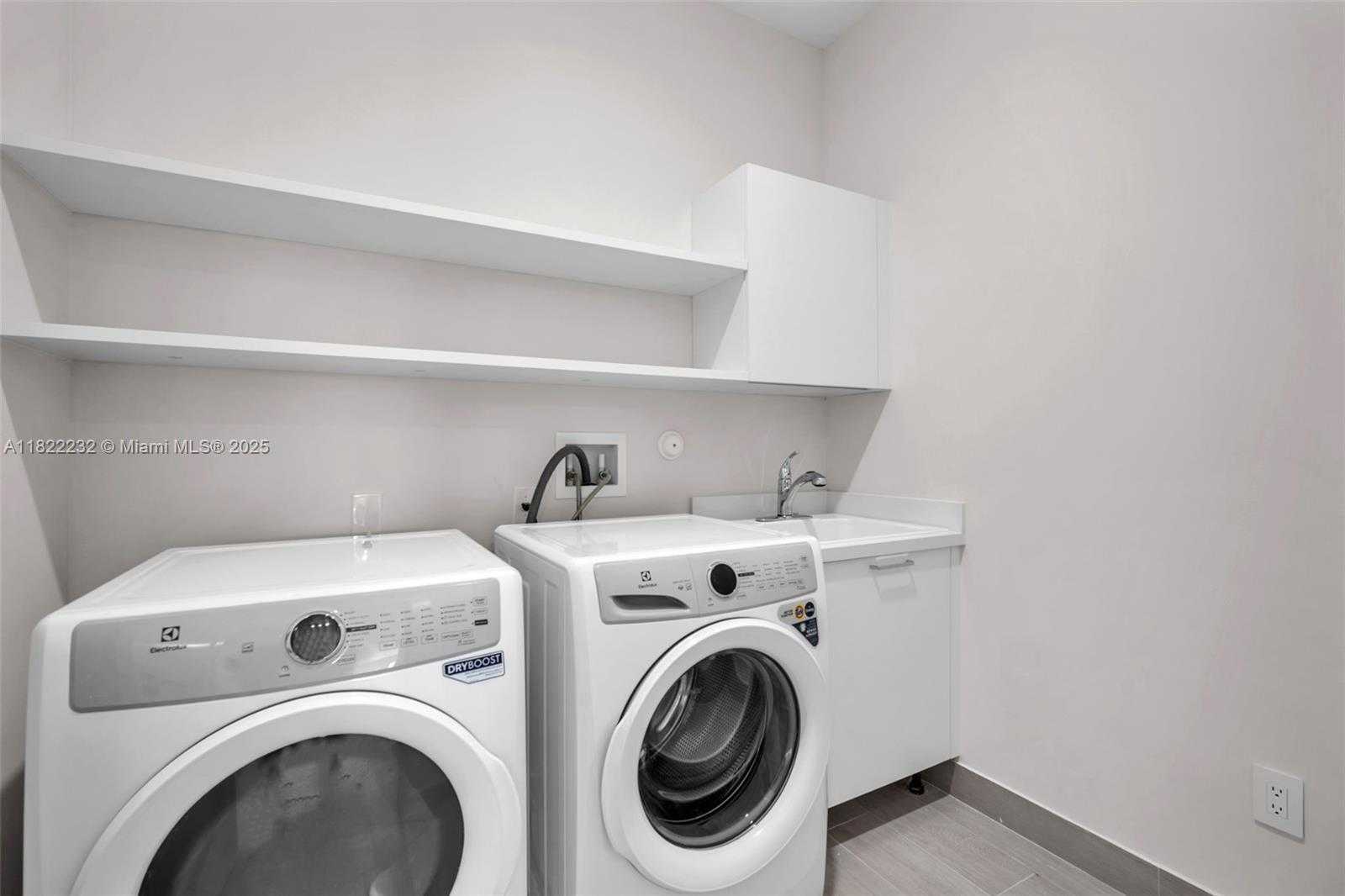 Small Image of 3511 ASHWOOD CIR S, Hollywood Number 42