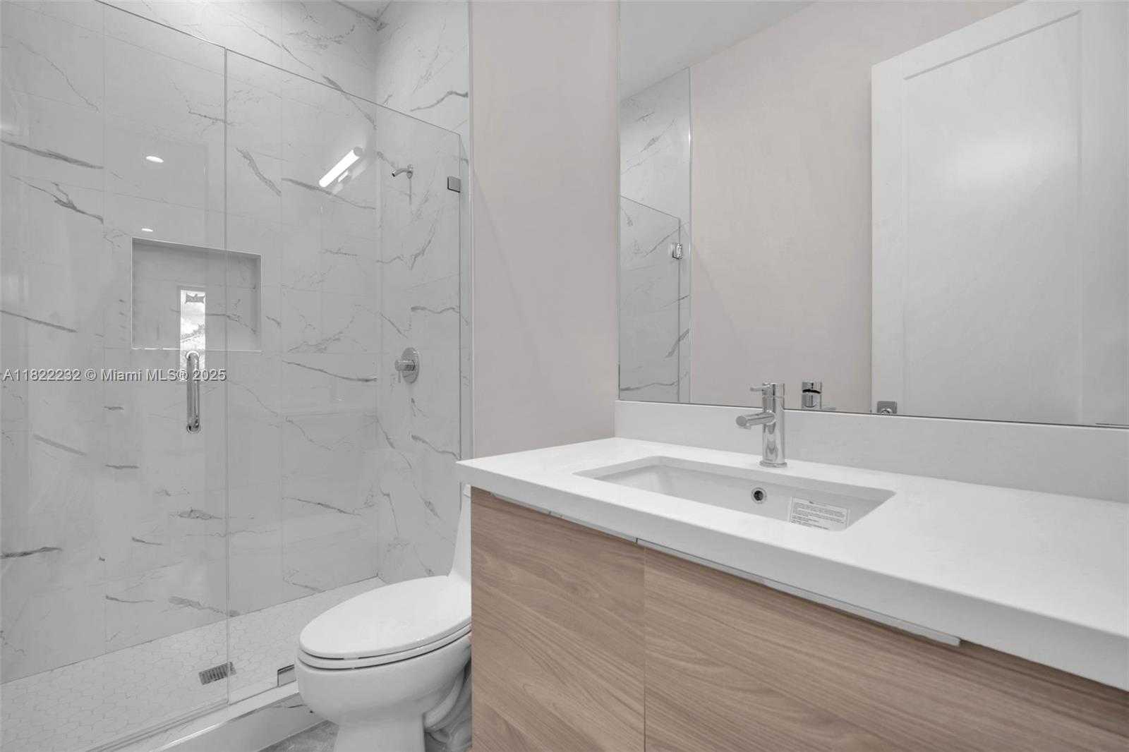 Small Image of 3511 ASHWOOD CIR S, Hollywood Number 46