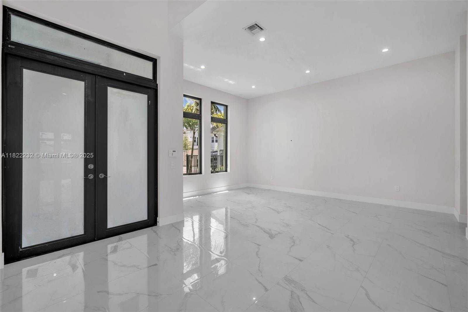 Small Image of 3511 ASHWOOD CIR S, Hollywood Number 5