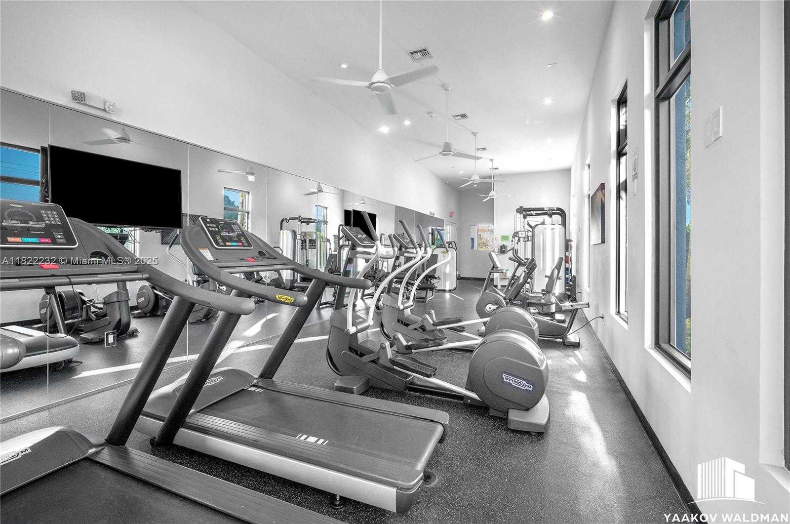 Small Image of 3511 ASHWOOD CIR S, Hollywood Number 63