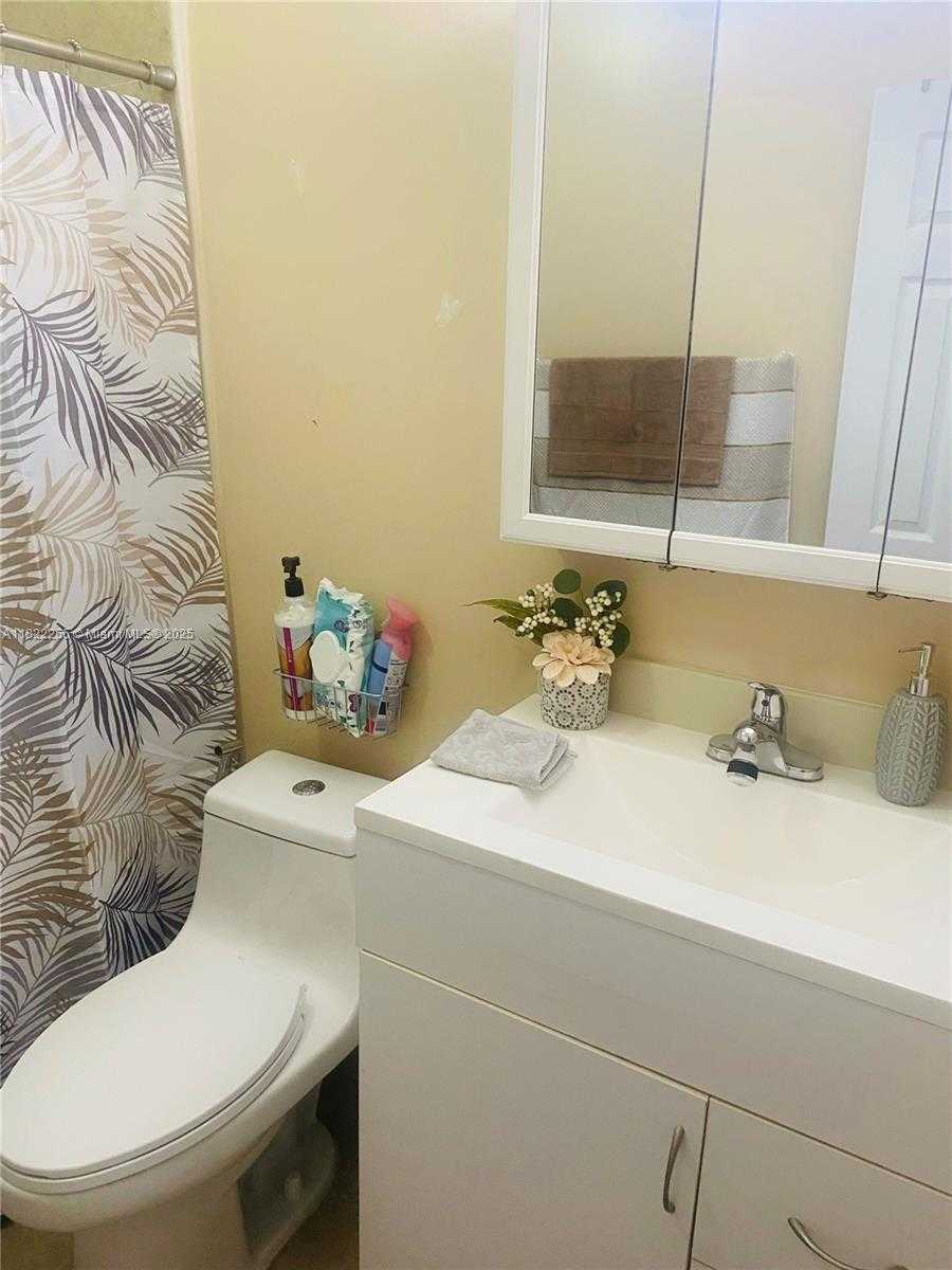 Small Image of 19725 NORTH WEST 32ND CT, Miami Gardens Number 12