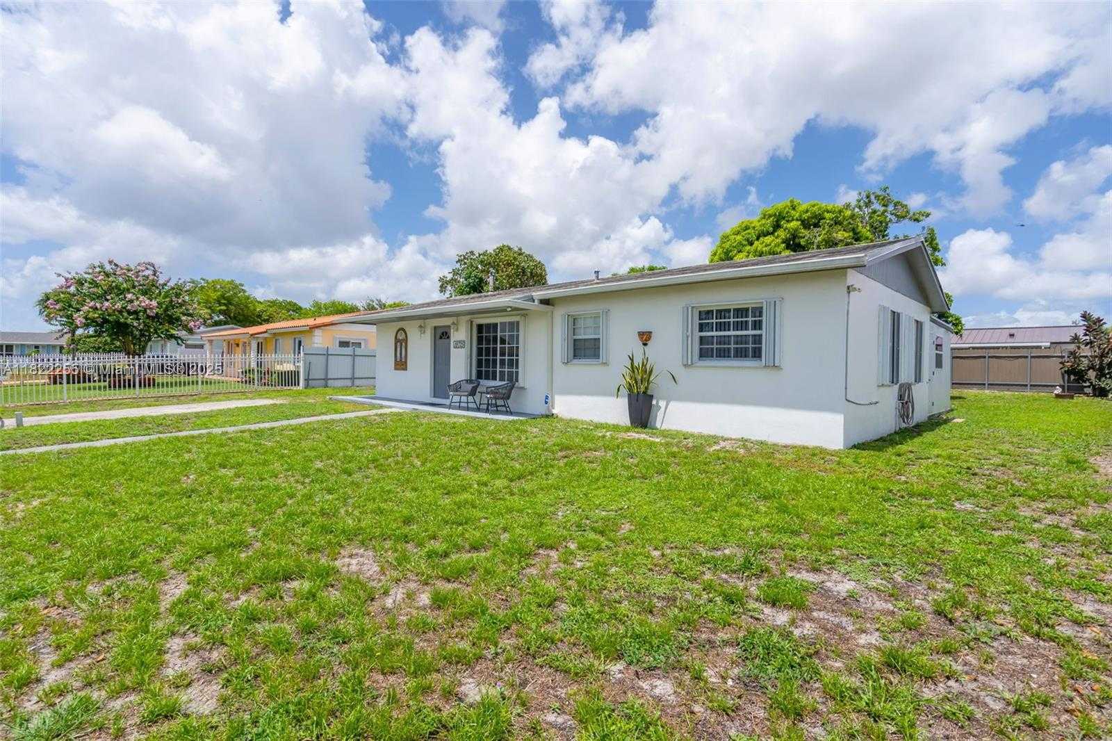 Small Image of 19725 NORTH WEST 32ND CT, Miami Gardens Number 2