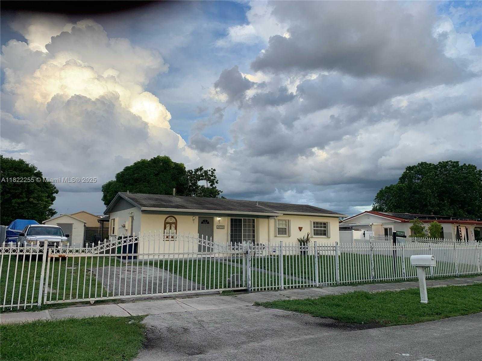 Small Image of 19725 NORTH WEST 32ND CT, Miami Gardens Number 4