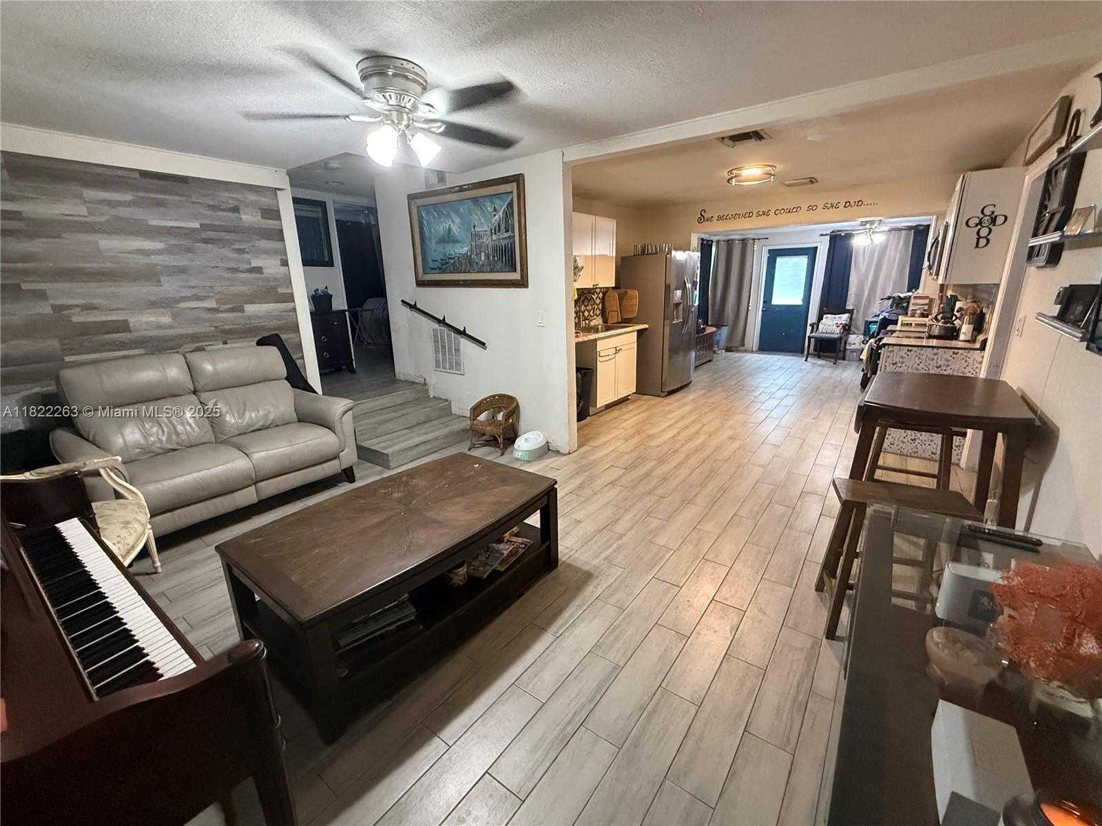 Small Image of 6604 RALEIGH ST, Hollywood Number 2